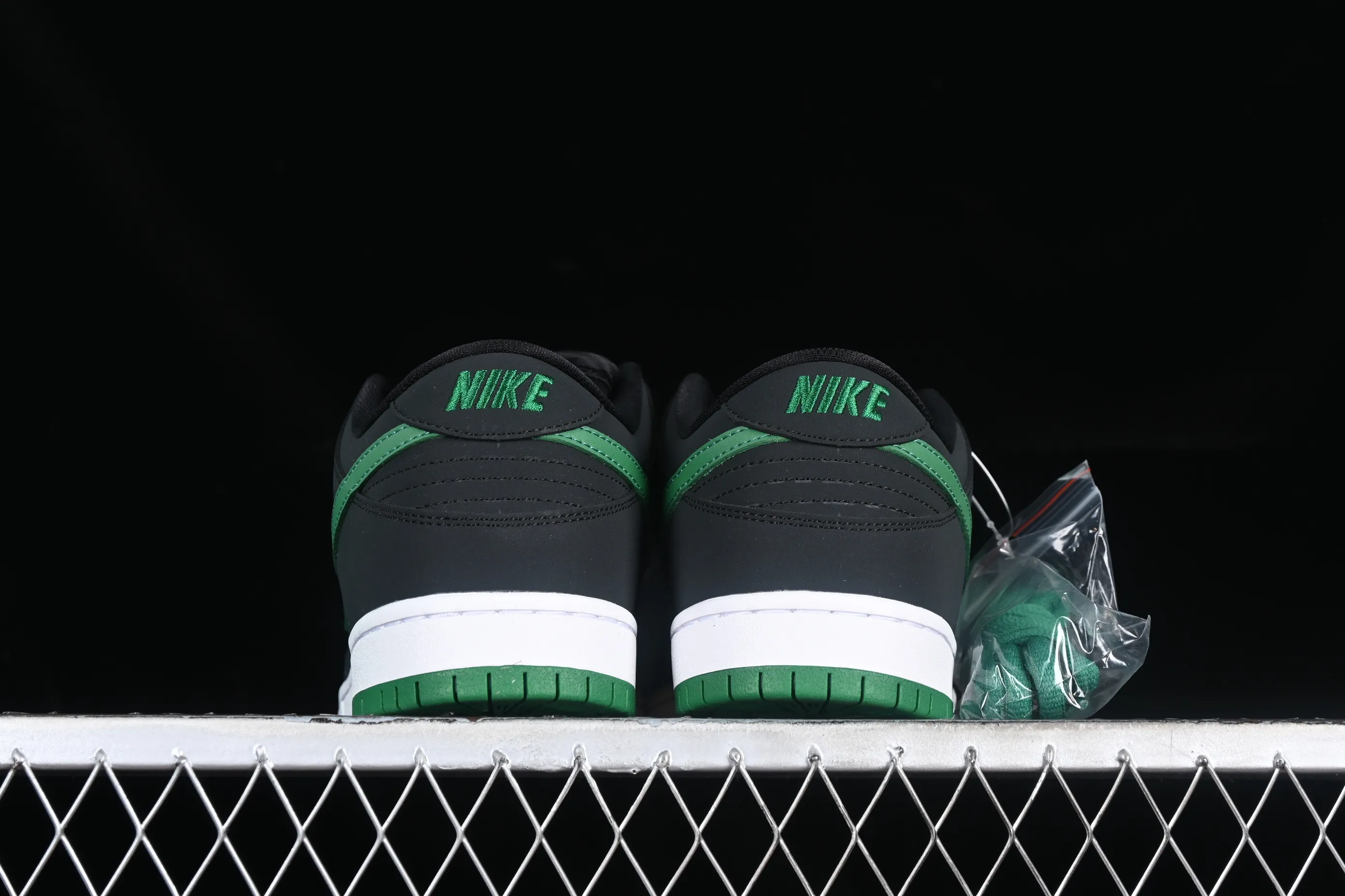 All categories Nk SB Dunk series Nk SB Dunk Low low-top sneakers K version Nk SB Dunk Low black and green Dunk series low-top casual sports skateboard shoes BQ6817-005